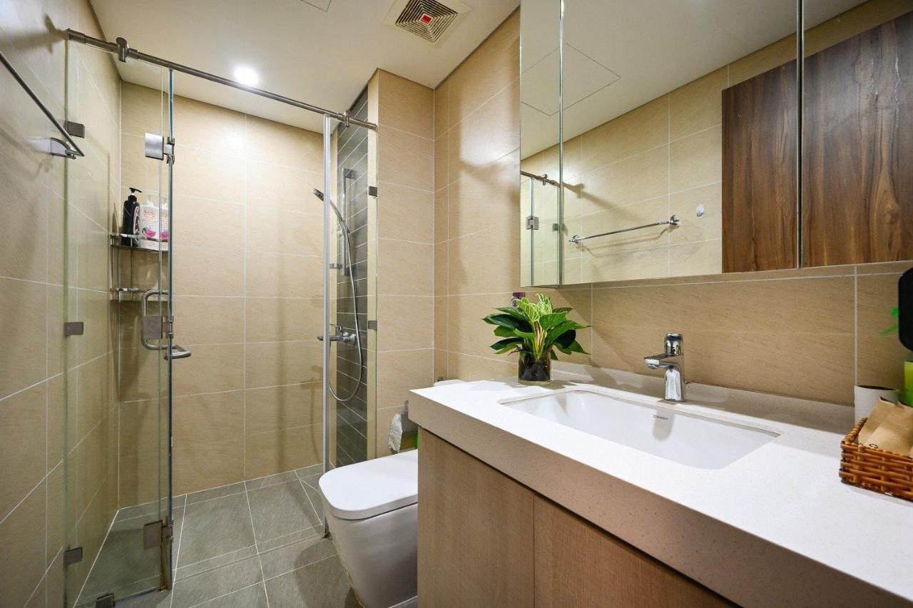 Qhome Dlux 2Pn Ho Chi Minh City Bagian luar foto